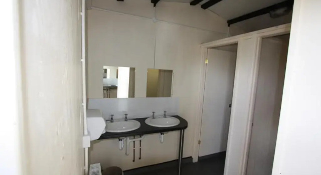 Кровать в общем номере The White Horse Inn Bunkhouse