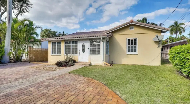 Коттедж House w/ Shared Pool Access: 4 Mi to Beaches!