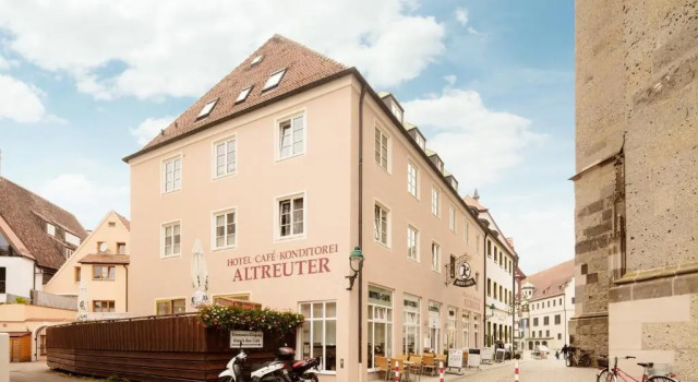 Cafe-Hotel Altreuter, Забронировать Отель Нёрдлинген Романтическая дорога, рядом с Augenblick Museum for Optical and Acoustic Attractions