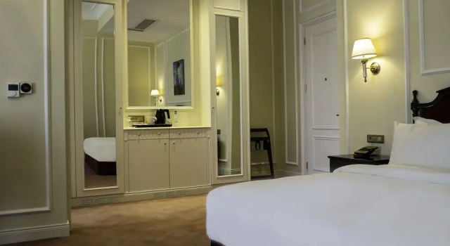 Полулюкс с балконом ANIM Boutique Hotel