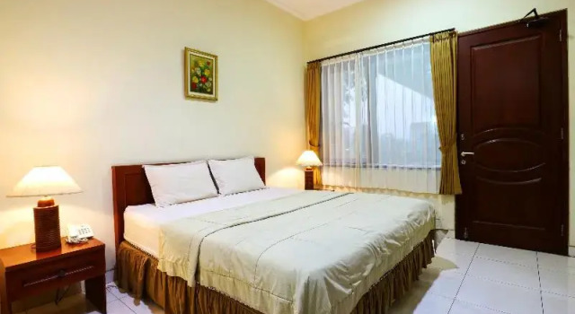 Capital O 90254 Gardena Inn, Book Hotel Hotels in Sukolilo with Parking, Parking