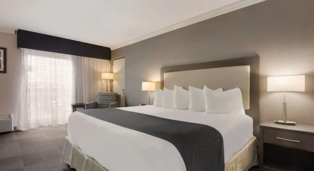 Двухместный номер Executive с балконом Best Western St Catharines Hotel & Conference Centre