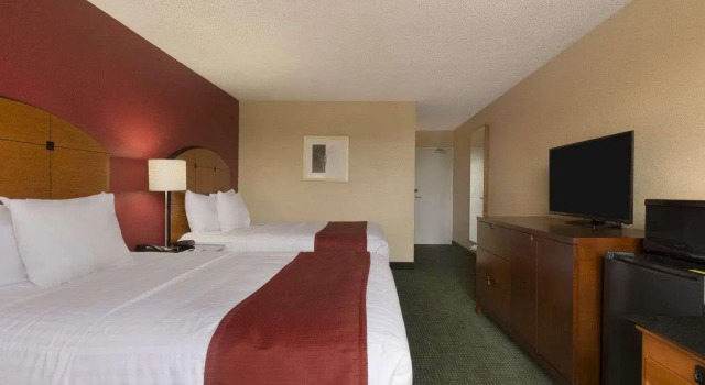 Четырёхместный номер Standard Baymont by Wyndham Salem Roanoke Area