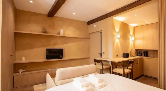 Charming Studio With A/C - 2P - Center St Tropez, Забронировать Апартаменты/квартира Отели Сен-Тропе с парковкой, рядом с Cimitière Marin, Парковка