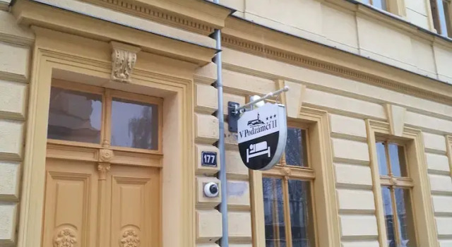 Apartmány V Podzámčí II, Забронировать Отель Мельник Центральной Богемии, рядом с Mělnické Underground