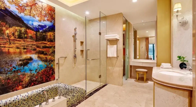 Двухместный номер Deluxe с балконом и с видом на озеро Four Points by Sheraton Heyuan Resort