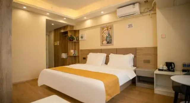 Четырёхместный семейный люкс Yurun Select Hotel (Kunming South Railway Station)