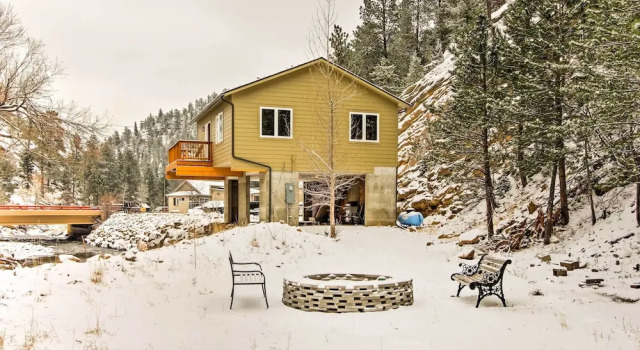 Drake Home on Big Thompson River - 3 Mi. to Estes!, Réserver Hôtel Drake États-Unis