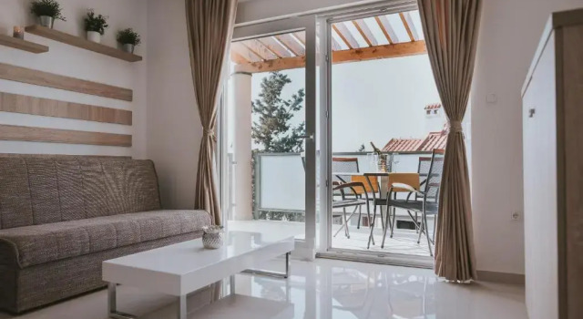 Апартаменты Poolside Hideout Apartments