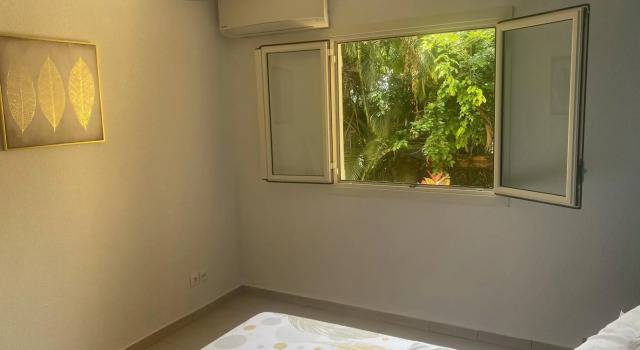Joli appartement rénové à neuf, Rezerwuj Apartament Hotele w Basse-Terre z parkingiem, Parking