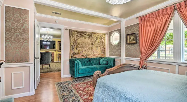 Коттедж Romantic Pasadena Home w/ Covered Porch!