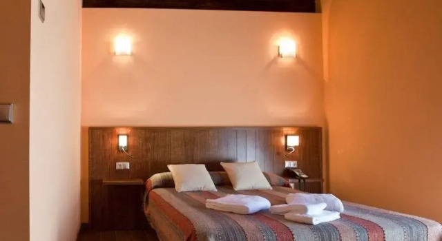OTXOENEA, Book Hotel Irún 