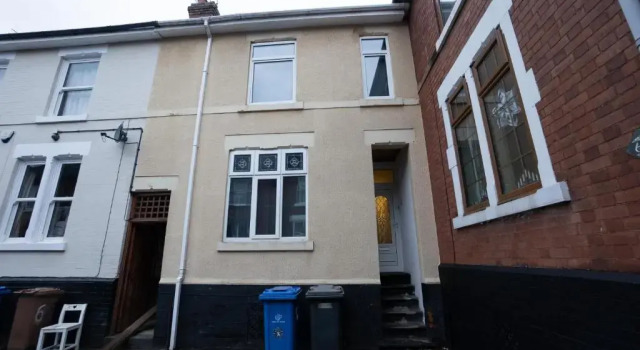 *4 Bed House *Central *Newly Refurbished *Parking