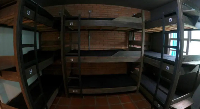Кровать в общем номере World Hostel - Canasvieiras