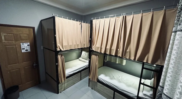 Кровать в общем номере (женский номер) Alleyway Hostel