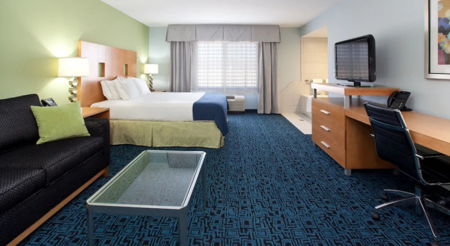 Двухместный люкс Holiday Inn Express Hotel & Suites Rock Springs Green River by IHG