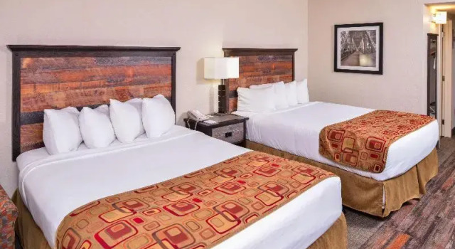 Четырёхместный номер Standard с балконом Best Western Kelly Inn - Yankton