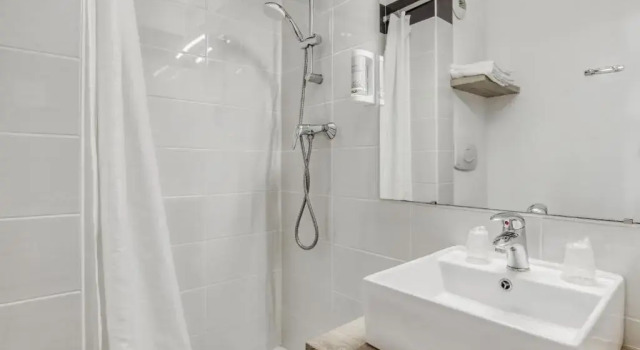 Номер Standard Brit Hotel Clermont-lʼHérault