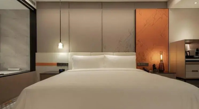 Двухместный номер Deluxe voco Shanghai Hongqiao Hub by IHG