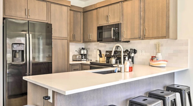 Апартаменты с 5 комнатами с балконом Spacious St. George Townhome w/ Grill & Views!