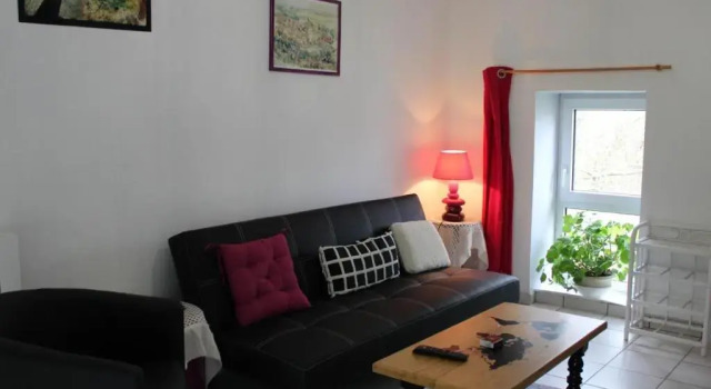 Gîte Châtel-de-Neuvre, 2 pièces, 3 personnes - FR-1-489-22, Rezervasyon Otel Chatel-de-Neuvre Rhône-Alps