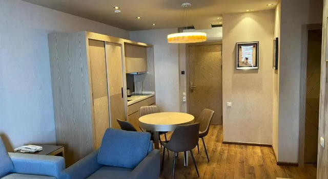 Happy Days in Dreamland Oasis, Book Apartment Chakvi 
