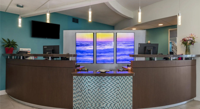 Hilton Vacation Club Daytona Seabreeze Daytona Beach, Забронировать Отель Отели Дейтона-Бич с бассейном, рядом с Церковь для автомобилей в Дейтона-Биче, Бассейн