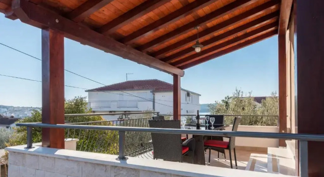Апартаменты с 2 комнатами с балконом и с видом на море Apartmani Jureta