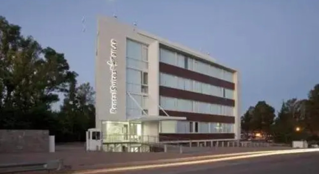 HABITAE SENIOR SUITES ex Rental Suites Pilar, Book Hotel Hoteller i Pilar med pool, Swimmingpool