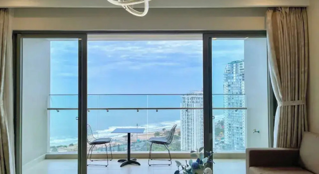 Апартаменты Deluxe с балконом и рядом с пляжем The sóng Remy Apartment