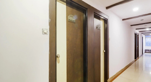 SPOT ON 75648 Hotel Hill Fort Inn, Rezerwuj Hotel Lakdi Ka Pul 
