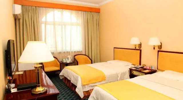 Fangzhou Hotel, Rezerwuj Hotel Hotele w Kunming z parkingiem, Parking