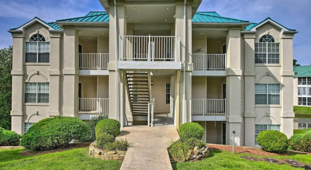 Unwind Fireside! Condo 4 Mi to Branson Strip, Забронировать Апартаменты/квартира Отели Table Rock Lake с парковкой, Парковка