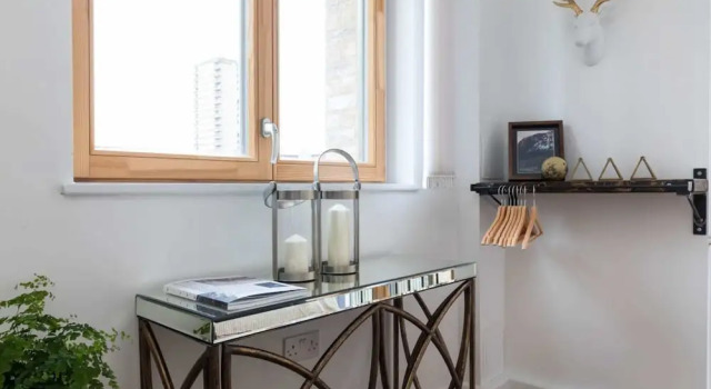 Modern & Designed 2 bed Penthouse Apt Sleeps Five