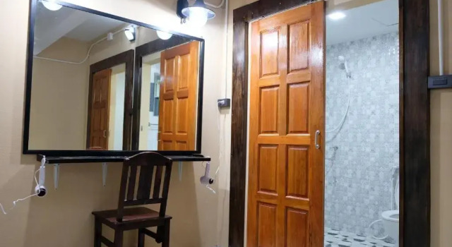 Кровать в общем номере Tangmo House