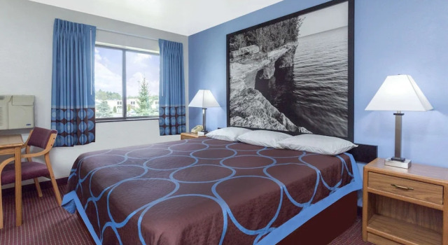 Двухместный люкс Super 8 by Wyndham Wisconsin Dells