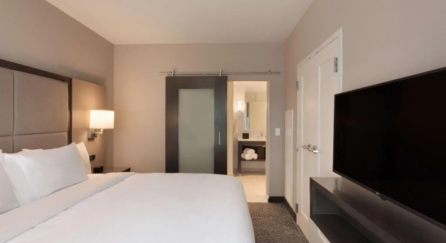 Двухместный люкс с 2 комнатами Embassy Suites by Hilton Kansas City Olathe