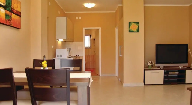 Awesome Home in Porec With Wifi and 2 Bedrooms