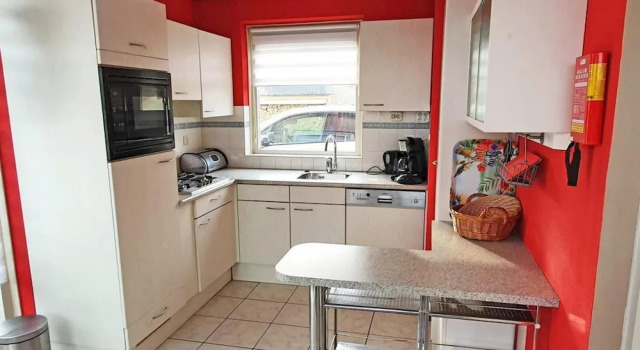 Коттедж Classic Appealing bungalow with garden