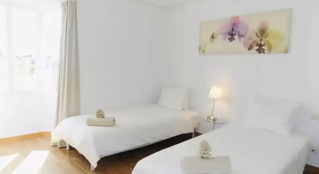 Casa Iris - Spacious & Stunning Villa, Забронировать Вилла Отели Марбелья с парковкой, рядом с Playa El Ancón, Парковка