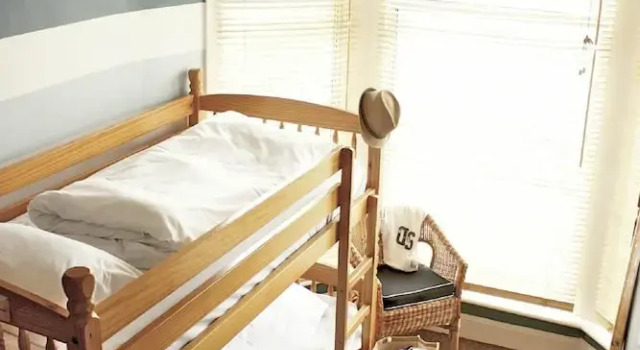 Base Surf Lodge, Забронировать Отель Отели Англии с завтраком, Завтраки