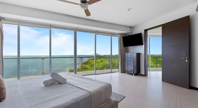 Апартаменты Premium Beautiful Beachfront Apartments