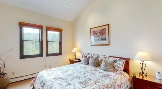 Premier Ski in, Ski-out 3 Bedroom Condo With Spectacular Views, Heated Outdoor Pool and Hot Tub, Short Walk to Village