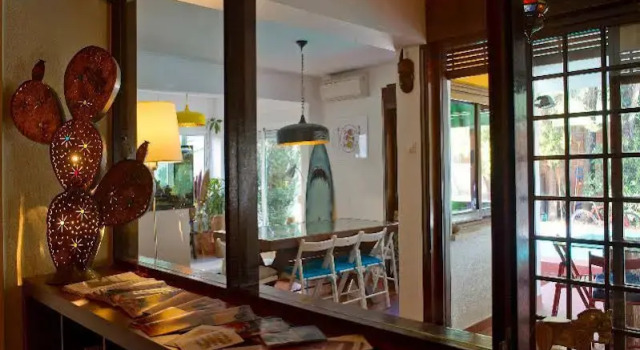 Carcavelos Surf Hostel, Rezervovat Hotel Wellness hotely v Lisbon Region, SPA