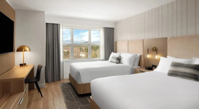 Четырёхместный номер Premium с балконом Hotel Indigo North Conway by IHG