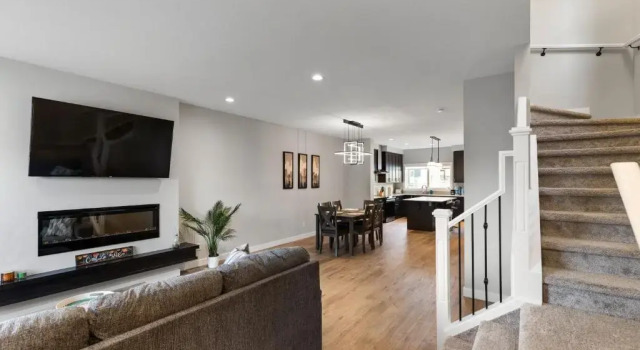 NEW! Arcade- Upscale 3BR Home, 10 min to Airport!, Rezerwuj Hotel Hotele w Calgary Region z parkingiem, Parking