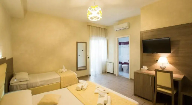 Трёхместный номер Standard с балконом Relais Tiburtina