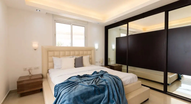 Апартаменты Luxury Apartment with Sauna, Hot Tub & Parking
