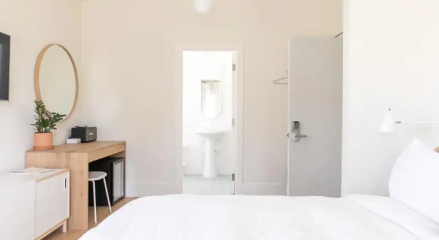 Номер Standard Guest House Raleigh- Adults Only