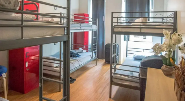 Кровать в общем номере Jazz on Columbus Circle Hostel